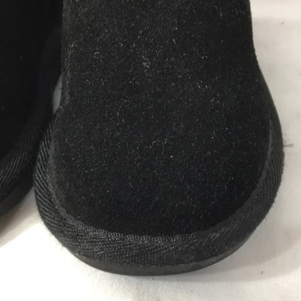 Koolaburra Girl Victoria Short Black Suede Winter Boot Size 6 Like-NEW Condition